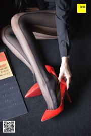 Hot Mom Junjun "Hot Mom Black Fashion Socks" [异 思 趣向 IESS] Silk Xiangjia 317 Belle gambe e piedi